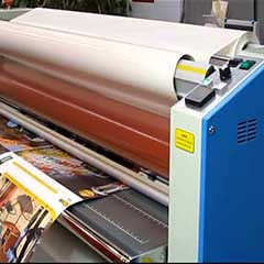 Plastificazione a freddo tramite calandra